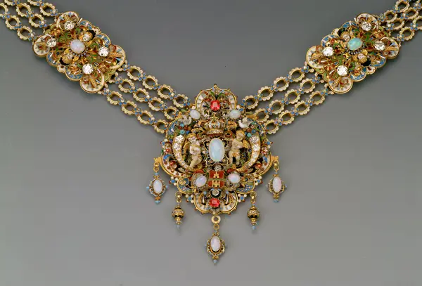 Der ungarische Opalschmuck