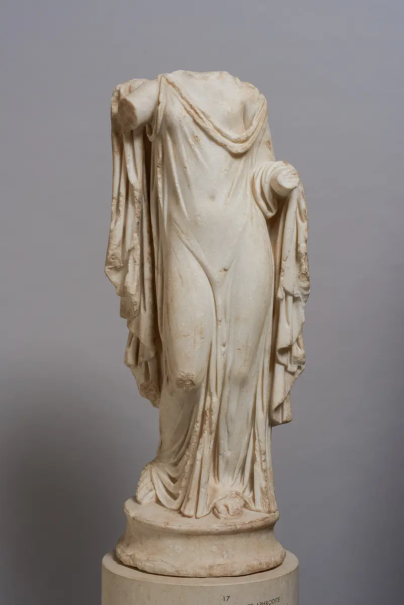 Bekleidete Aphrodite (Typus Venus Genetrix)