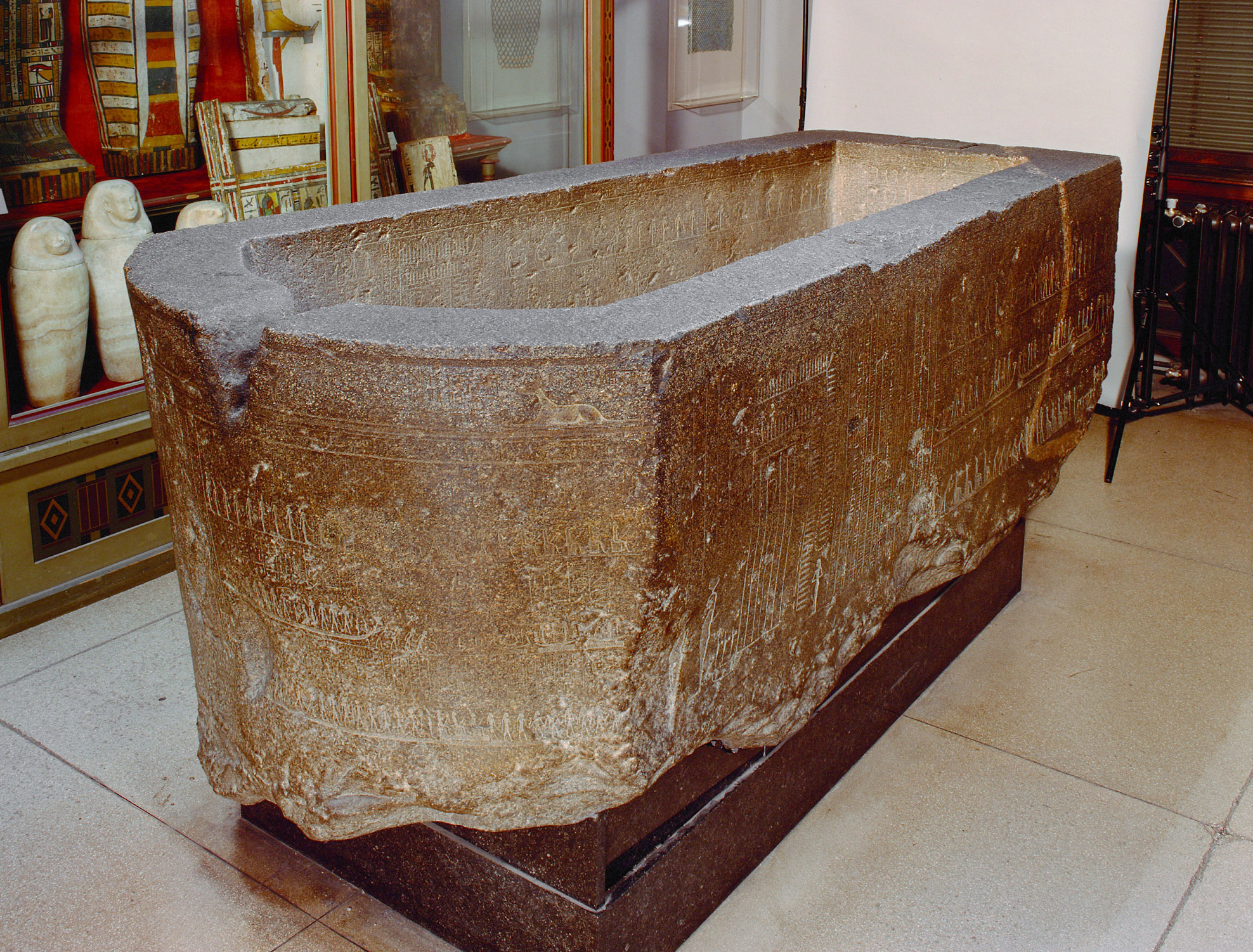 Unterteil des Sarkophags des In-her-nechet