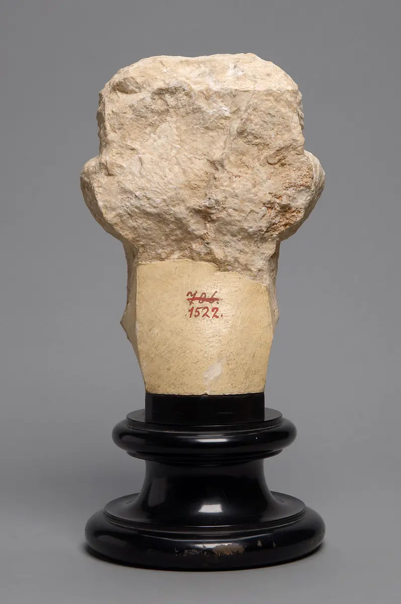 Relieffragment: Kopf eines jungen Mannes