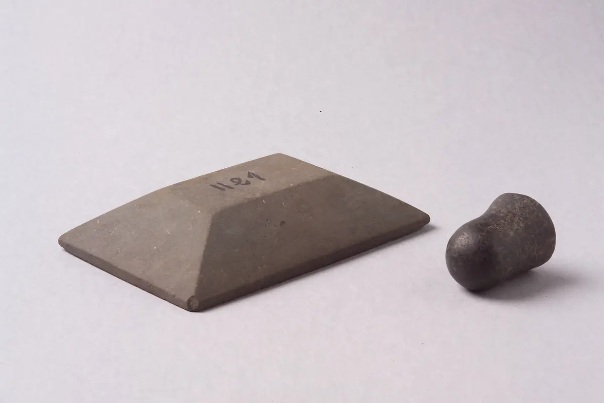 Rechteckige Schminkpalette mit Reibstein