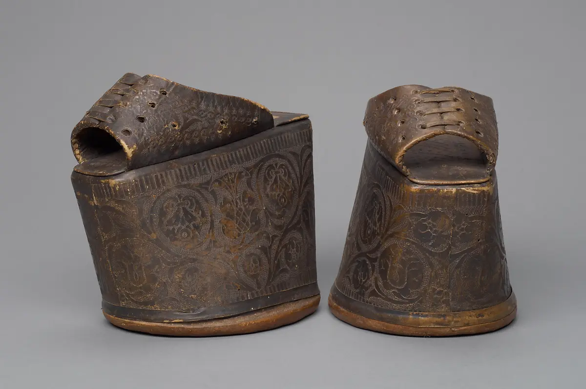 Chopine, Stelzschuhe, Schuhe