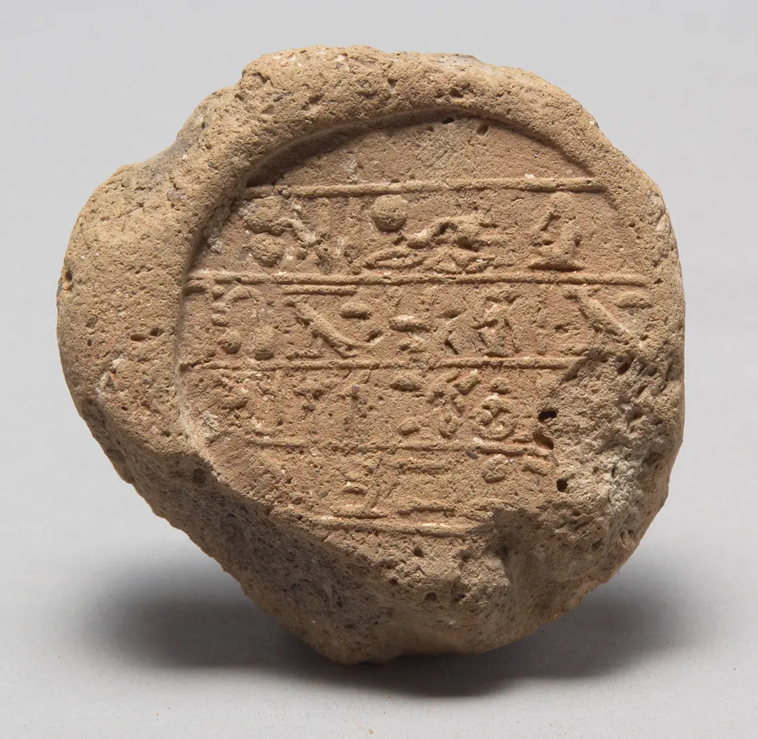 Fragmentierter Grabkegel des In-her-mesi