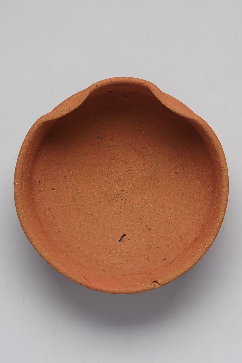 Tonschüssel mit Ausguss