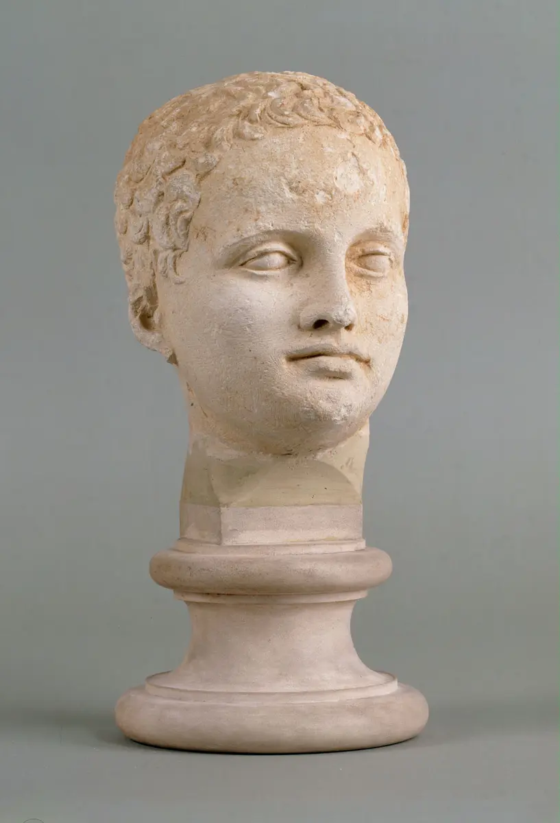 Knabe mit Jugendlocke