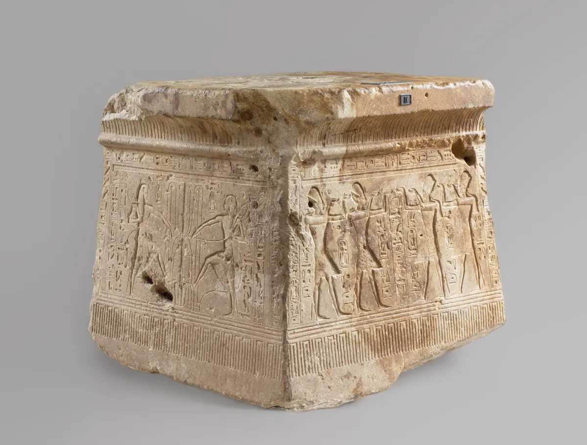 Base for a god’s boat