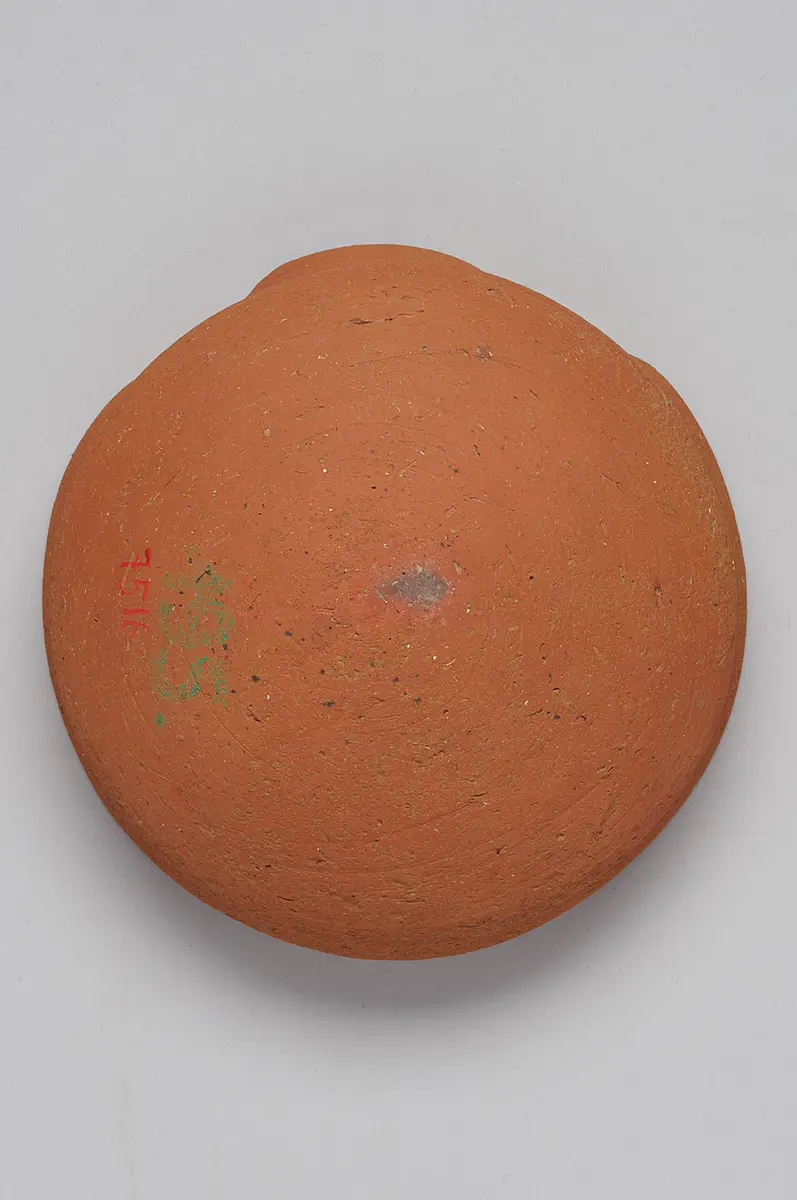 Tonschüssel mit Ausguss