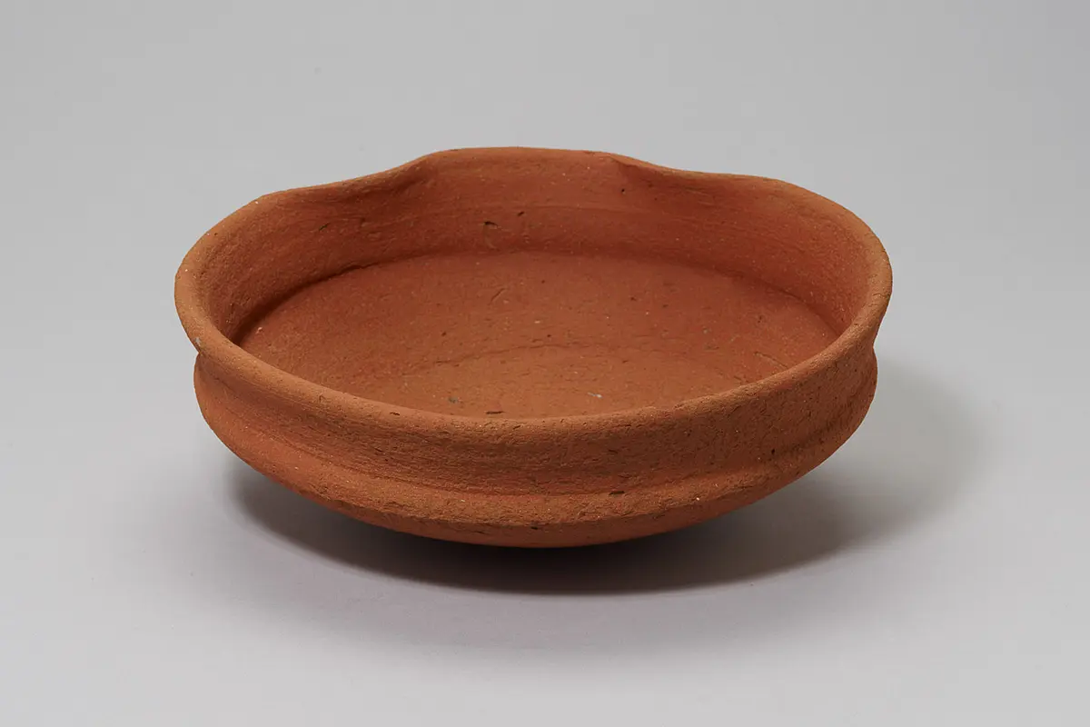 Tonschüssel mit Ausguss