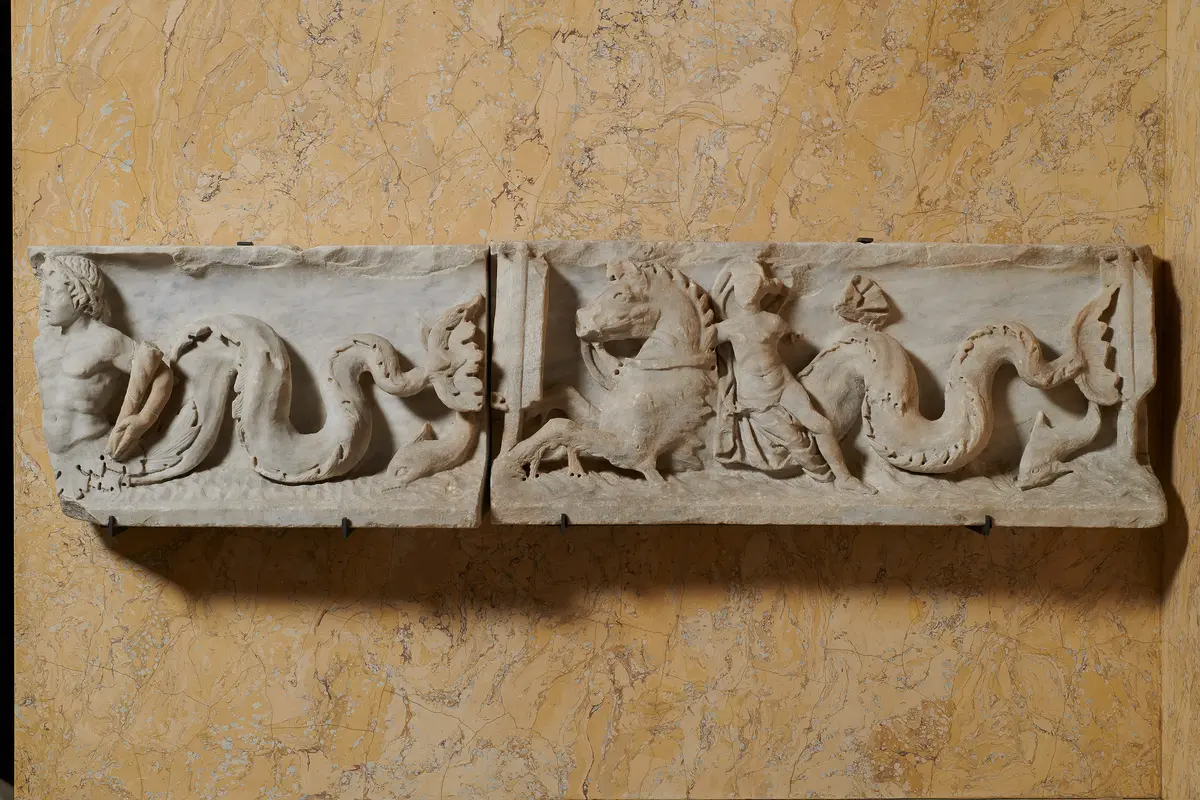 Fries mit Nereiden und Tritonen