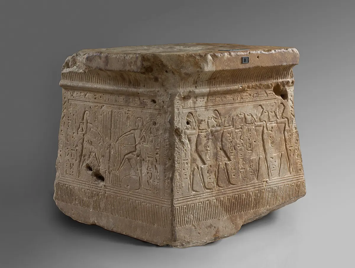 Base for a god’s boat