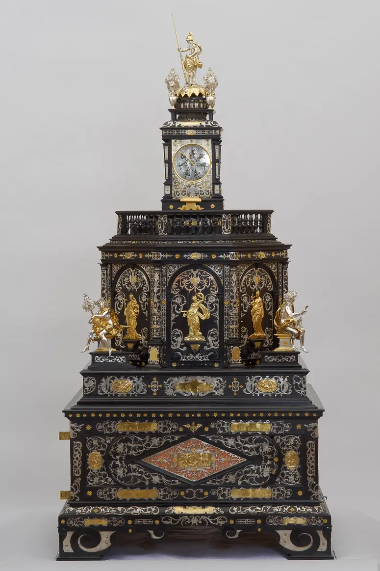 Kunstschrank mit Automatenwerken
