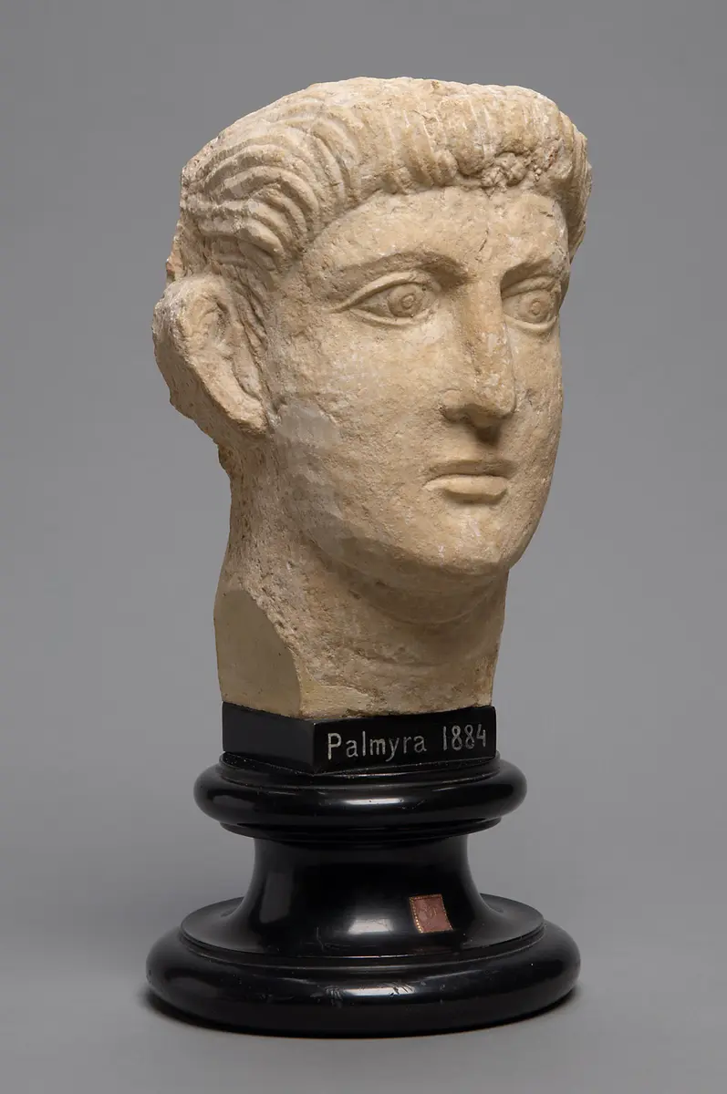 Relieffragment: Kopf eines jungen Mannes